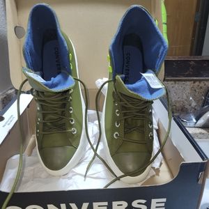 Size 10 Army green converse. Worn for 2hrs.